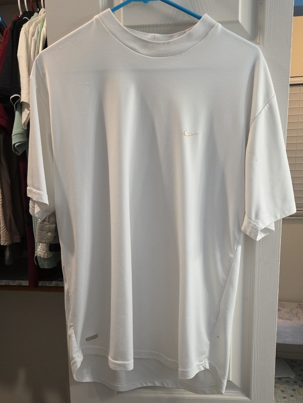Nike Men’s White Short-Sleeve Athletic Tee with Subtle Swoosh